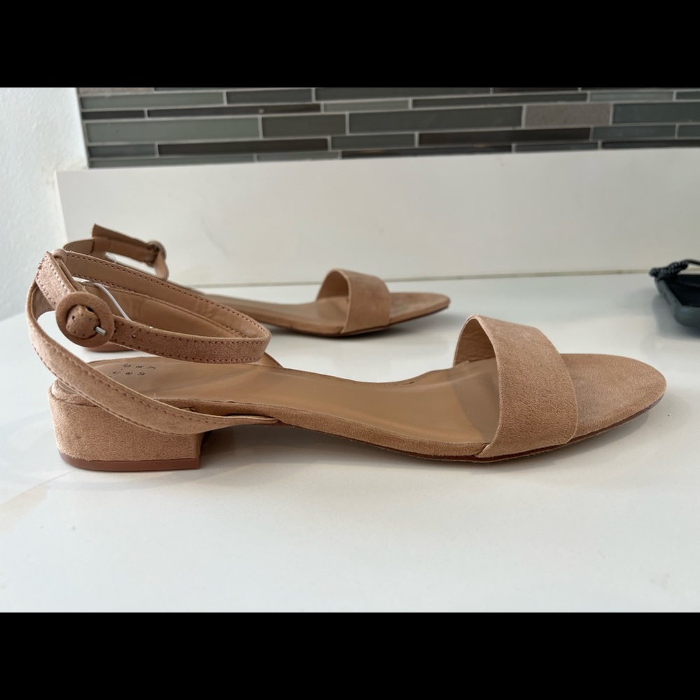 Tapue Ankle Strap Sandals